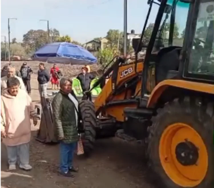 Vecinos de Teoloyucan detienen obras de trenes Interurbano y Suburbano (Video)