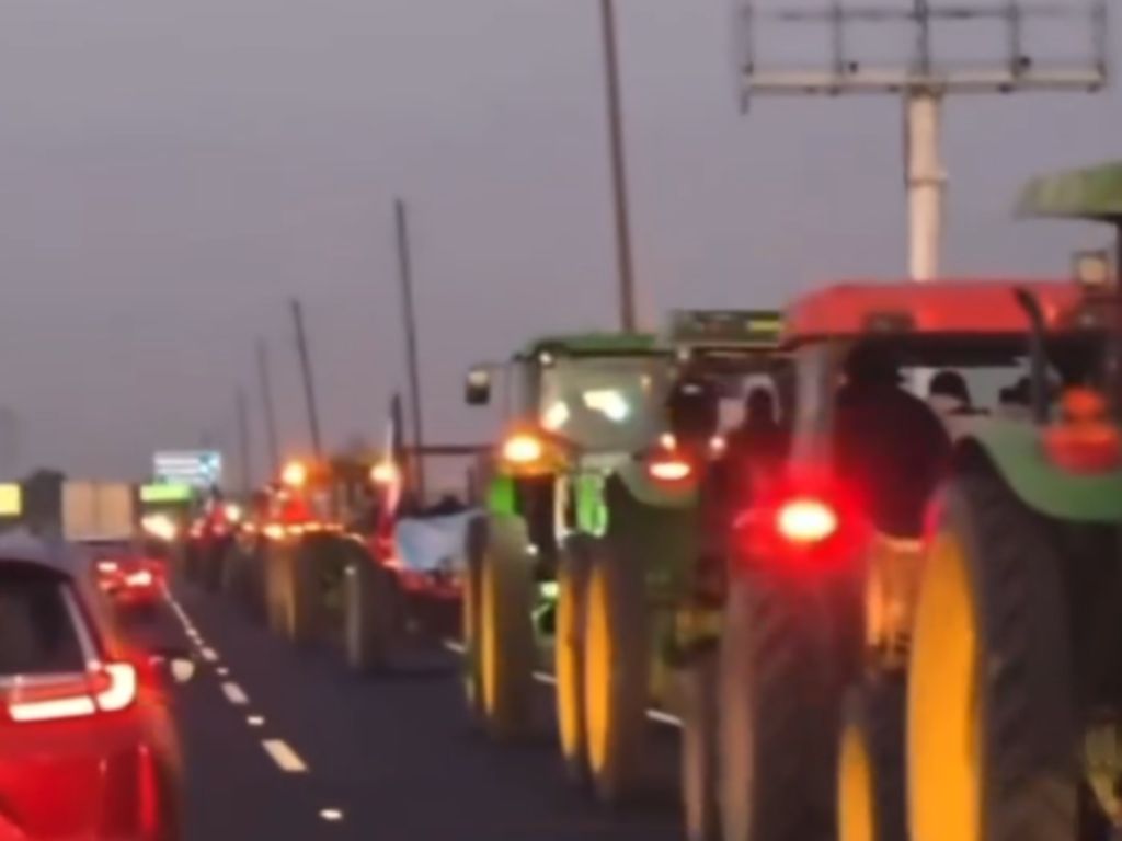 Caravana de tractores rumbo al Congreso provoca caos vial en Texcoco y la CDMX