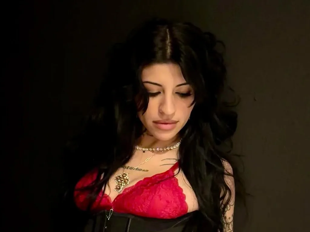 Cazzu celebra su cumpleaños 32 con fiesta temática, karaoke y desafíos junto amigos y colegas. | AMEXI/FOTO: IG @cazzu