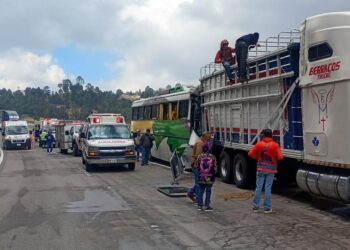 Choque múltiple en la México-Puebla deja un muerto y 42 lesionados en Ixtapaluca