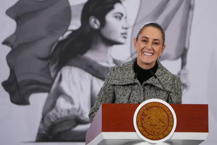 Claudia Sheinbaum insiste en revisar viabilidad jurídica de la “Ley Esposa”