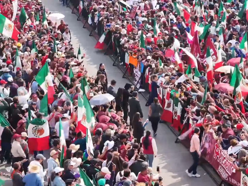Oposición tacha de acarreados a asistentes a festejo por siete año de la 4T en el Zócalo. AMEXI Foto Captura de video