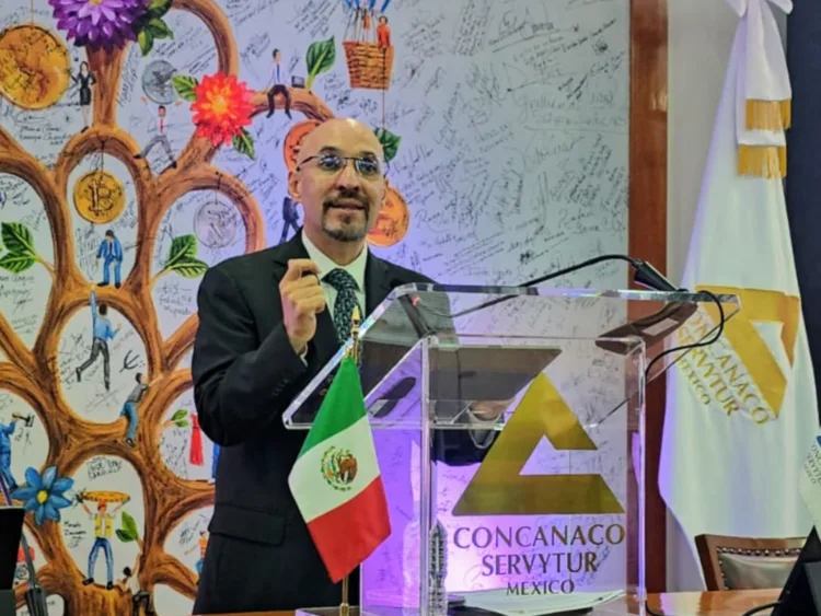 Octavio de la Torre, presidente de Concanaco Servytur, presenta el Observatorio de Incidencias Delictivas contra la extorsión.