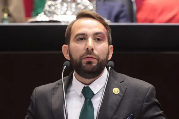 Diputado del PVEM propone cambiar la ley para que los estacionamientos sean gratuitos