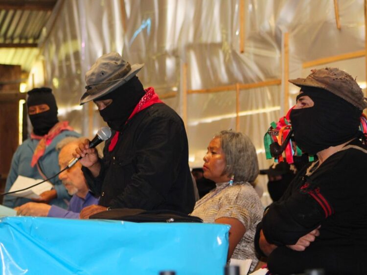 Los ponentes del EZLN en Oventik, Moisés y Marcos.
