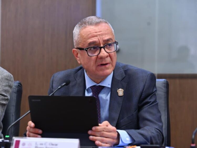 El Secretario de Finanzas Óscar Flores Jiménez