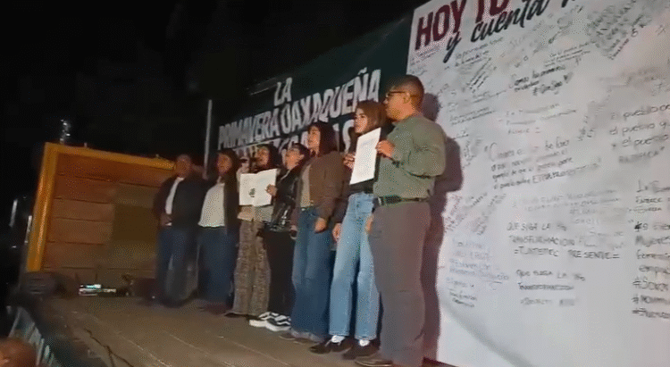 En Oaxaca entregan 632,472 firmas para revocación de mandato