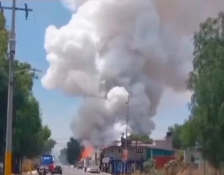 Explosión de pirotecnia en una vivienda de Tultepec deja dos lesionados