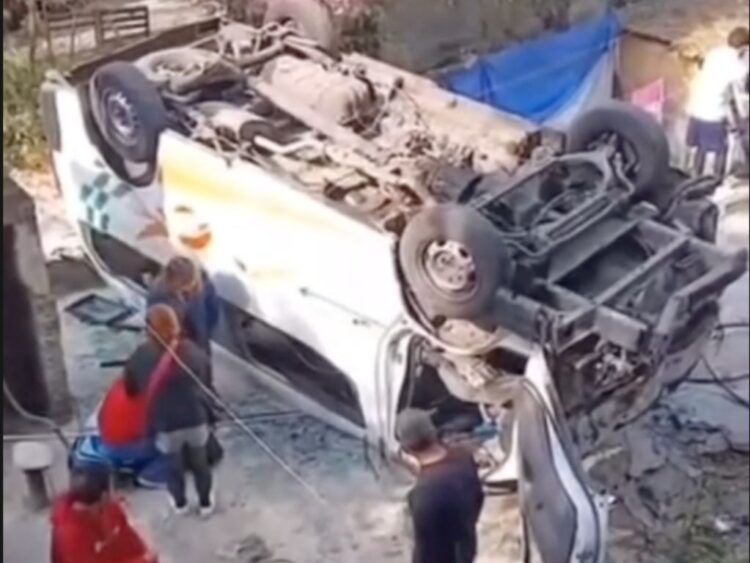 Volcadura de camioneta en Nicolás Romero. AMEXI