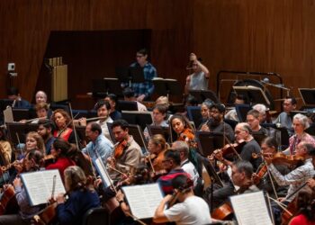 Orquesta Filarmónica de la Ciudad de México en concierto bajo la dirección del maestro Rodrigo Elorduy.