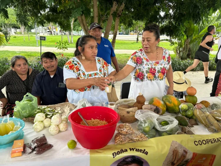 Generosidad sobre las leyes de mercado, así el tianguis de productores en Mérida
