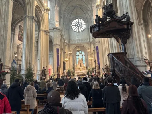 Misa del Día de la Virgen de Guadalupe celebrada en la Iglesia de Santa Catalina, en Bruselas, tras su reapertura.