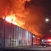 Incendio consume fábrica