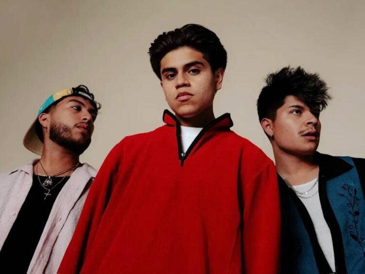 Los Aptos redefinen la Navidad con un nostálgico cover de “Ven a Mi Casa Esta Navidad”