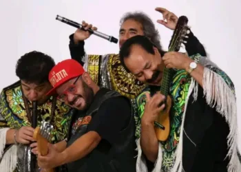 Los Askis se presentan en el Festival de Luces de Invierno 2025 en el Zócalo de la CDMX. | AMEXI/FOTO: RRSS