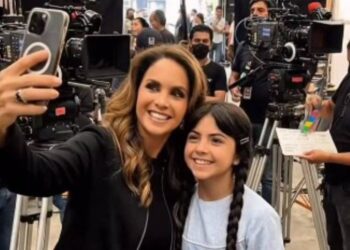 Lucero causa furor al tomarse selfies con sus icónicos personajes