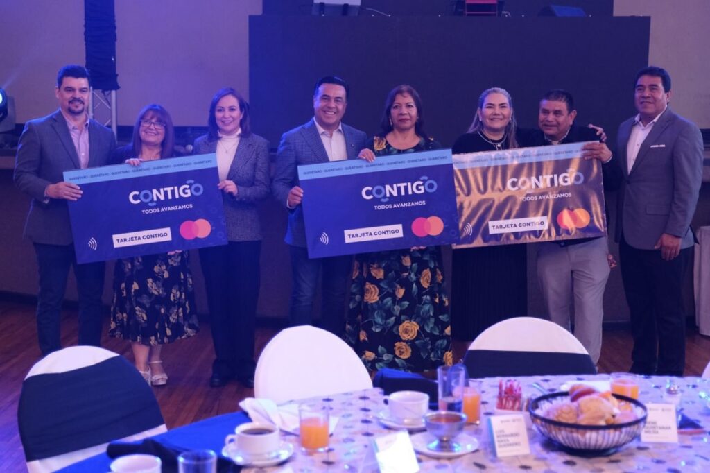 Breves Informativas de los Estados. AMEXI/ Entregan tarjetas de apoyo a maestros jubilados en Querétaro