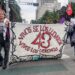 Padres de los 43 normalistas de Ayotzinapa durante una marcha en la Ciudad de México
