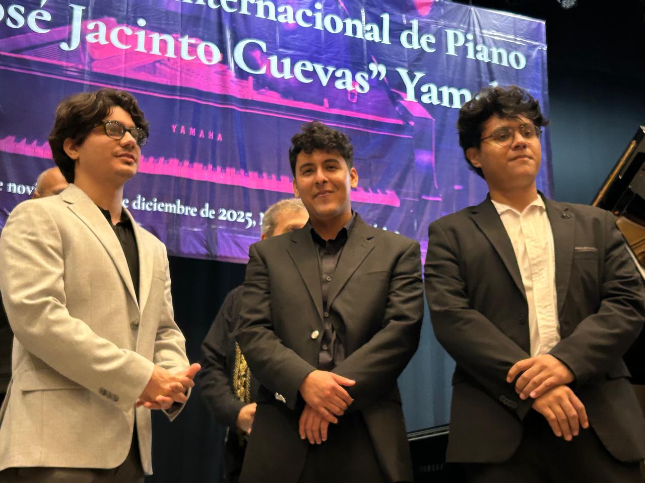 Mexicanos ganan primeros lugares en concurso de piano