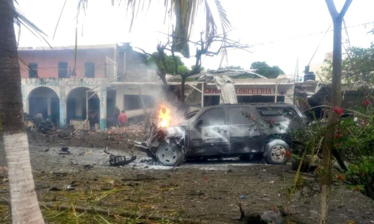 Michoacán ataque con coche bomba en Coahuayana deja un muerto y 10 heridos