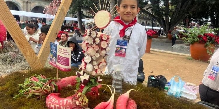 Oaxaca maravilla a turistas con 128 edición de la tradicional Noche de Rábanos