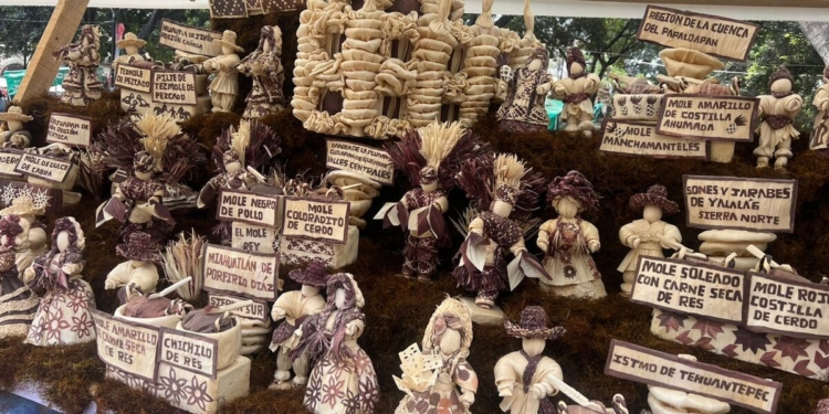 Oaxaca maravilla a turistas con 128 edición de la tradicional Noche de Rábanos