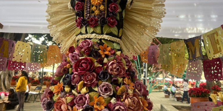 Oaxaca maravilla a turistas con 128 edición de la tradicional Noche de Rábanos