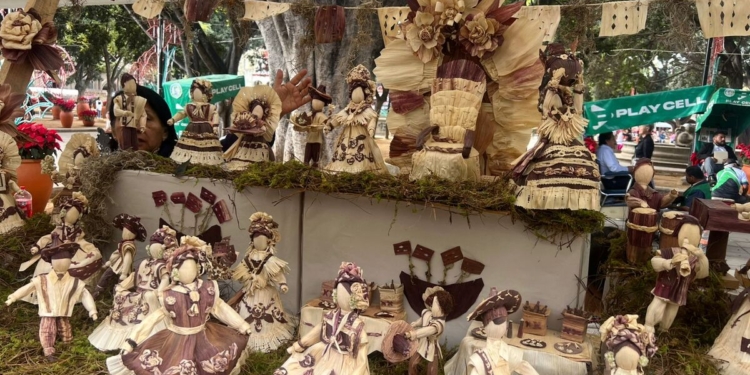 Oaxaca maravilla a turistas con 128 edición de la tradicional Noche de Rábanos