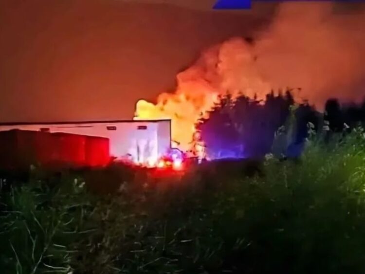 Navidad movida en Ozumba: incendio vehicular y explosión en polvorín dejan dos lesionados