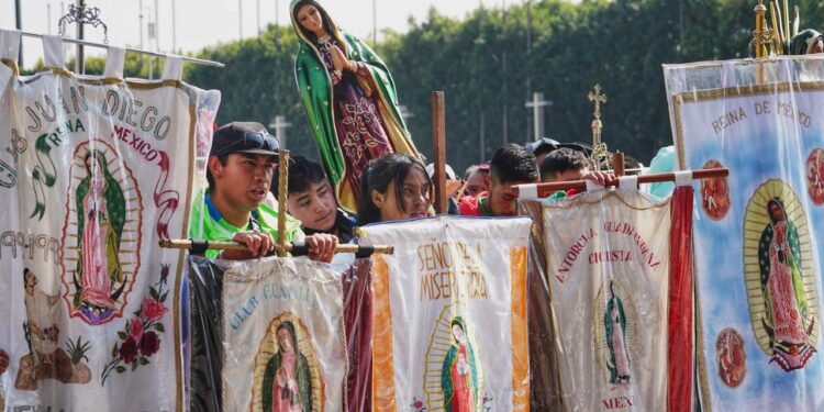 Con amor, devoción y agradecimiento, peregrinos llegan a la Basílica para orar ante la Vigen de Guadalupe