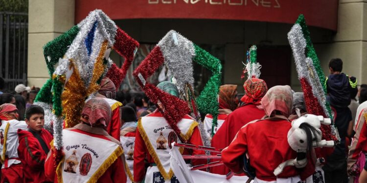Con amor, devoción y agradecimiento, peregrinos llegan a la Basílica para orar ante la Vigen de Guadalupe