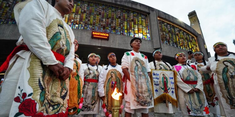 Con amor, devoción y agradecimiento, peregrinos llegan a la Basílica para orar ante la Vigen de Guadalupe