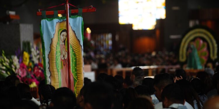 Con amor, devoción y agradecimiento, peregrinos llegan a la Basílica para orar ante la Vigen de Guadalupe