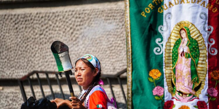 Con amor, devoción y agradecimiento, peregrinos llegan a la Basílica para orar ante la Vigen de Guadalupe