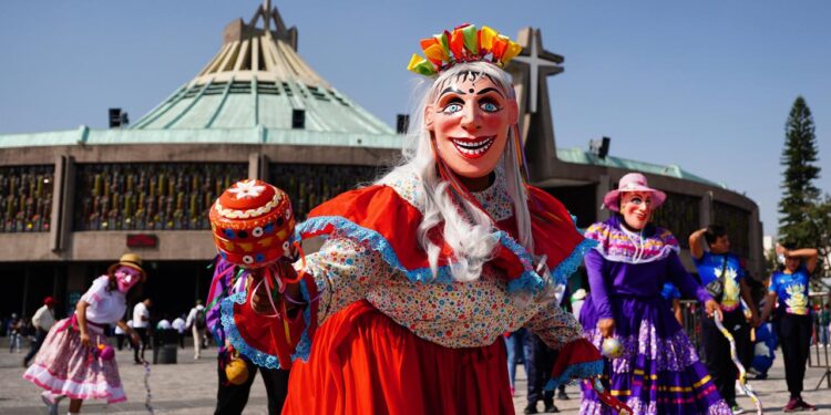 Con amor, devoción y agradecimiento, peregrinos llegan a la Basílica para orar ante la Vigen de Guadalupe