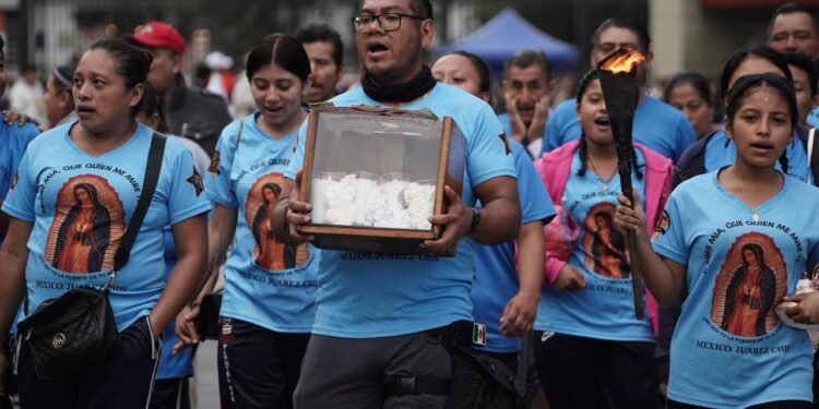 Con amor, devoción y agradecimiento, peregrinos llegan a la Basílica para orar ante la Vigen de Guadalupe