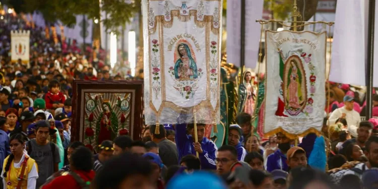 Basílica de Guadalupe: Peregrinos llegan para festejar a la virgen