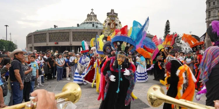 Basílica de Guadalupe: Peregrinos llegan para festejar a la virgen
