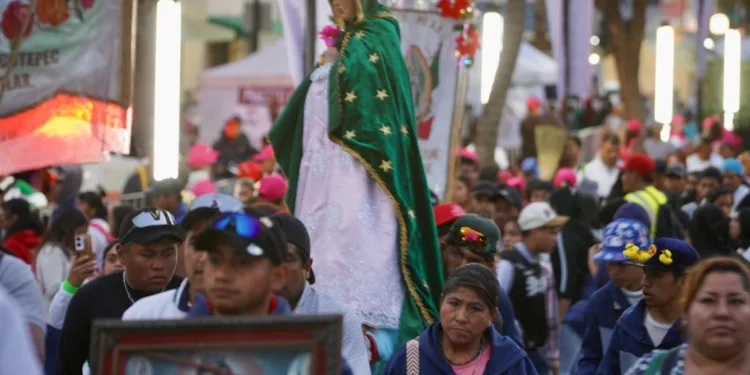 Basílica de Guadalupe: Peregrinos llegan para festejar a la virgen