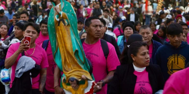 Basílica de Guadalupe: Peregrinos llegan para festejar a la virgen
