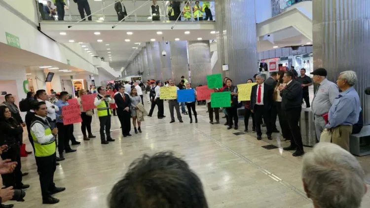 Permisionarios de taxis del AICM anuncian reunión con autoridades aeroportuarias