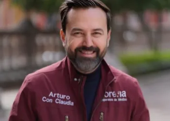 Pide morenista a la Virgen de Guadalupe que el PAN y PRI