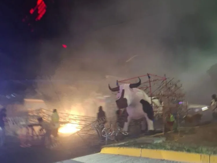 Pirotecnia causa estallido de transformador durante festejos por la Virgen de Guadalupe en Oaxaca. AMEXI Foto Especial