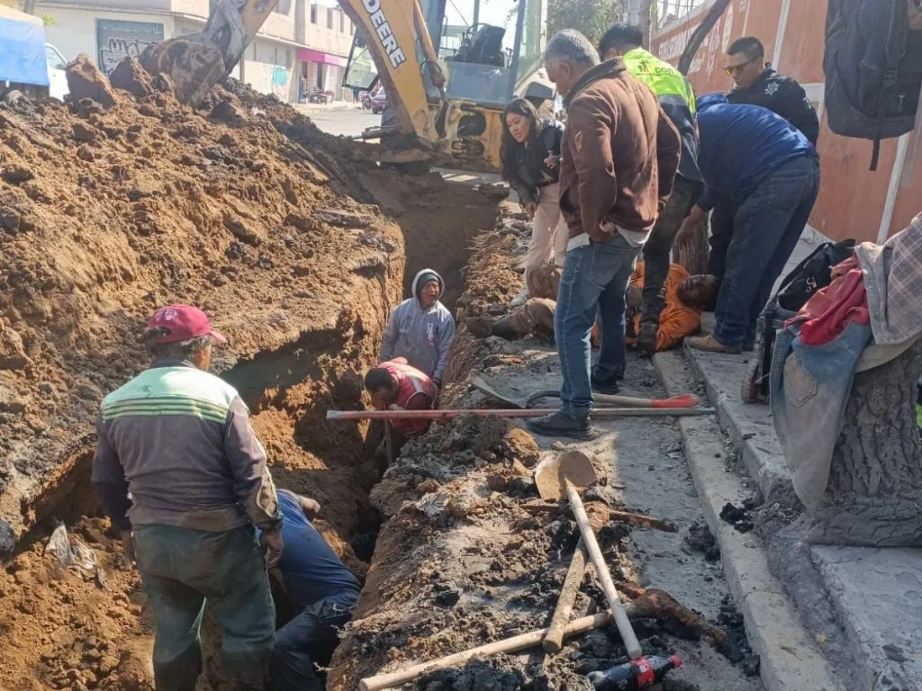 Quedan atrapados trabajadores de Sapase