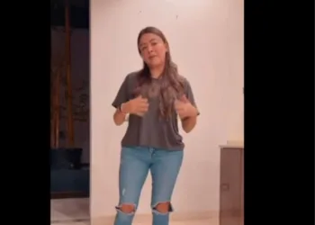 La senadora de Morena, Sasil de León, aclara polémica por presuntas sandalias de 20 mil pesos. Afirma que son artesanales y hechas en León.