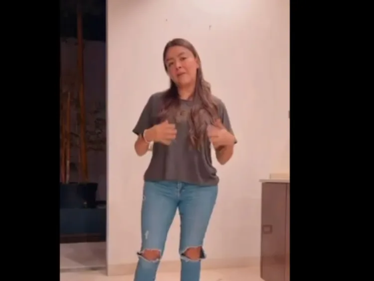 La senadora de Morena, Sasil de León, aclara polémica por presuntas sandalias de 20 mil pesos. Afirma que son artesanales y hechas en León.