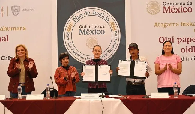 Claudia Sheinbaum encabeza la entrega de más de 3 mil hectáreas de tierras al pueblo indígena Ódami en la Sierra Tarahumara.