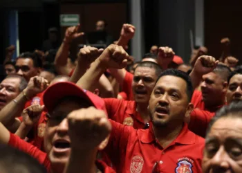 Mineros de la Sección 65 de Cananea aprueban acuerdo definitivo que pone fin a la huelga tras 18 años de lucha laboral en Sonora.