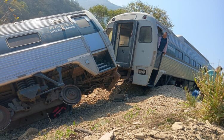Sube a 20 los heridos por descarrilamiento de tren en Oaxaca; FGR abre investigación