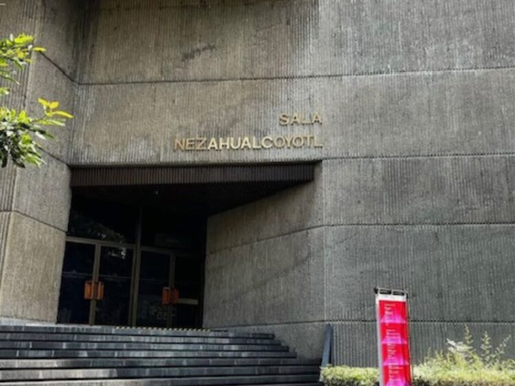 La Orquesta Sinfónica de Minería interpreta clásicos del cine italiano en la Sala Nezahualcóyotl durante el concierto “La Dolce Vita”.